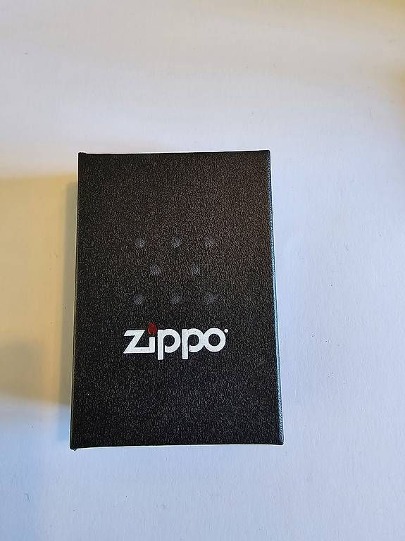 Zippo Accendini: ZIPPO mit Vampirmund – Usato da St. Gallen venduto da Murita 1