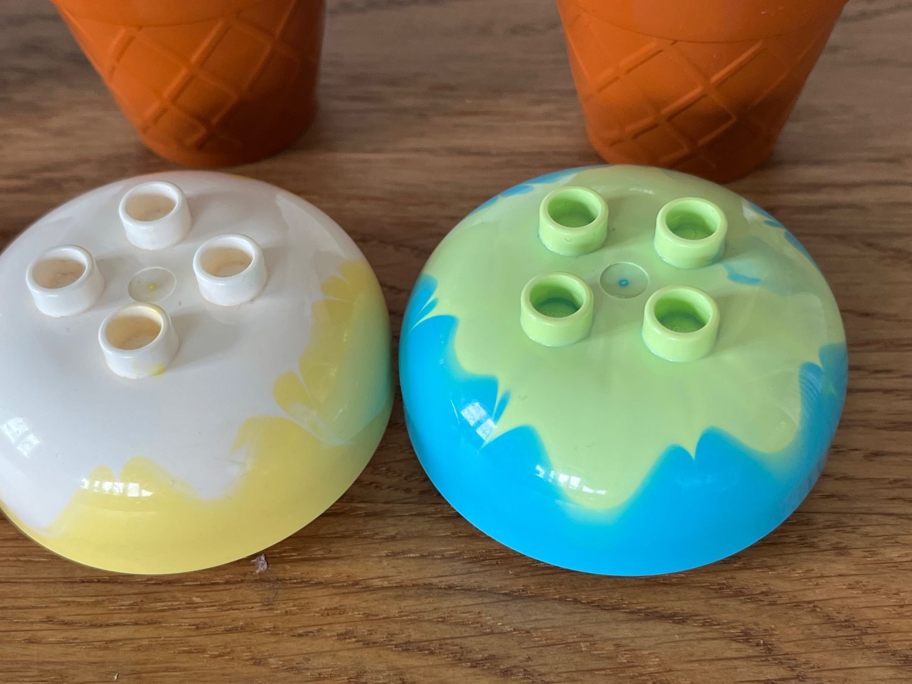 Lego Figuren: Lego Duplo Eisspass Eis Eiswaffel Ice cream Eistüte – Gebraucht aus Ennetbaden von  2