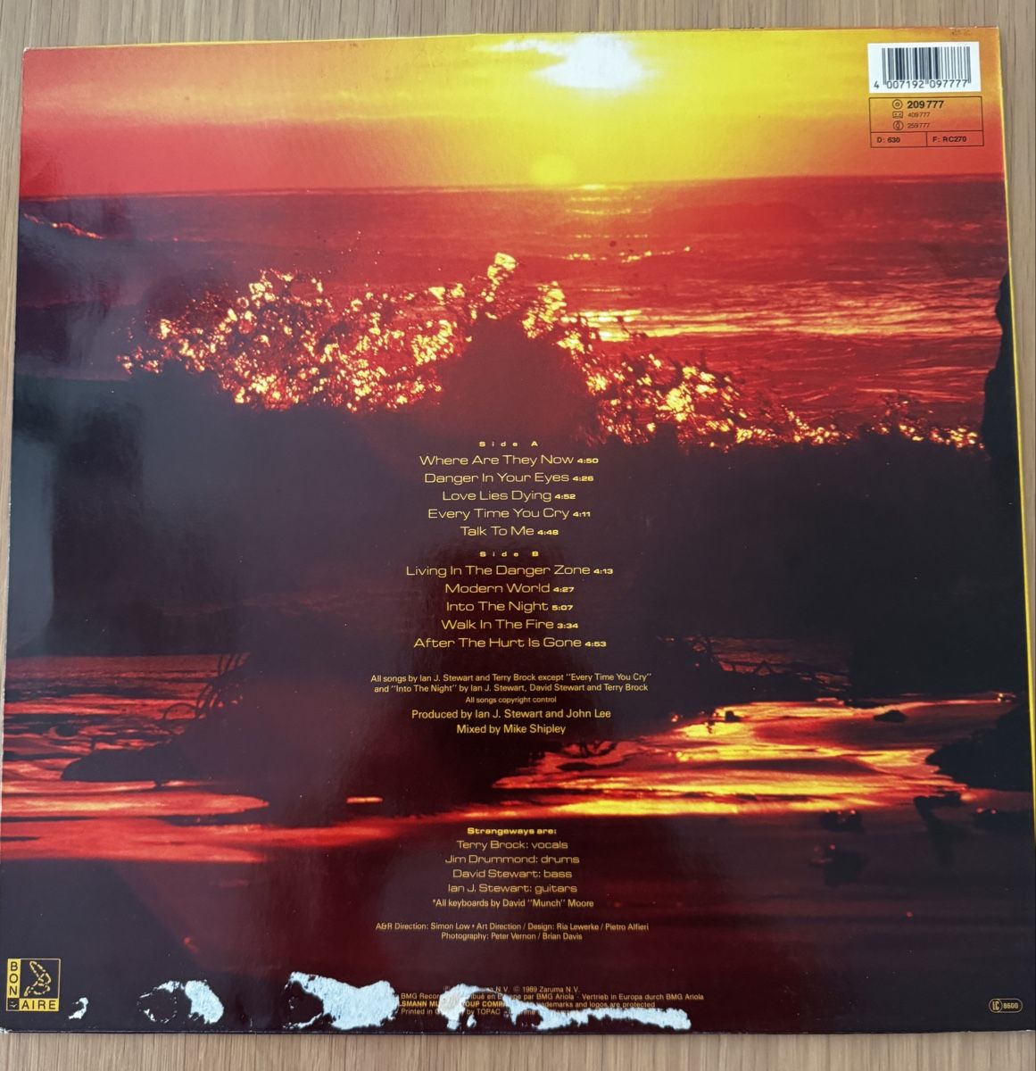 Dischi in vinile: LP Strangeways - Walk in the fire – Usato da Tuggen venduto da Ainslie-Man 1