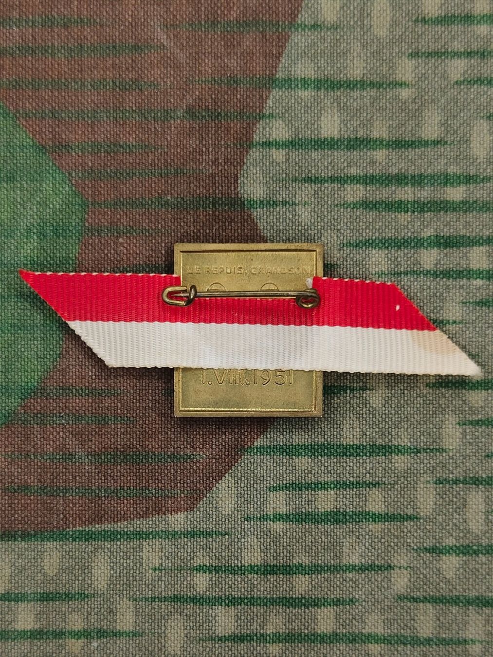 Placchette & Badge: 1. August Abzeichen 1951 mit Seidenband, Variante 2 – Usato da Bauma venduto da SwissMilitaria 1
