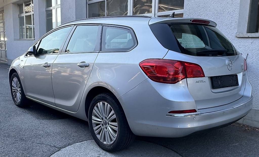 Automobili: Opel Astra J Facelift  – Usato da Interlaken venduto da vla_s2q6 2