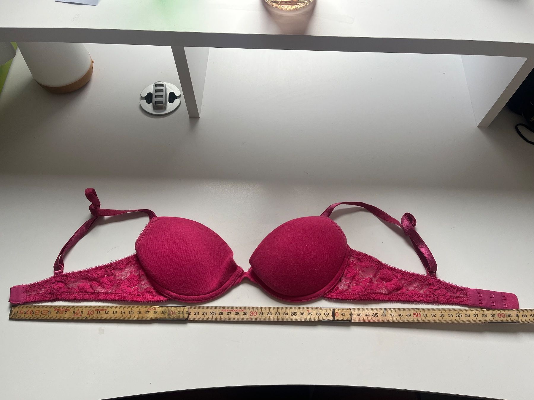 Altra biancheria intima: Fuchsia BH mit Spitze, wenig getragen – Usato da Balerna venduto da lillisfashion 3