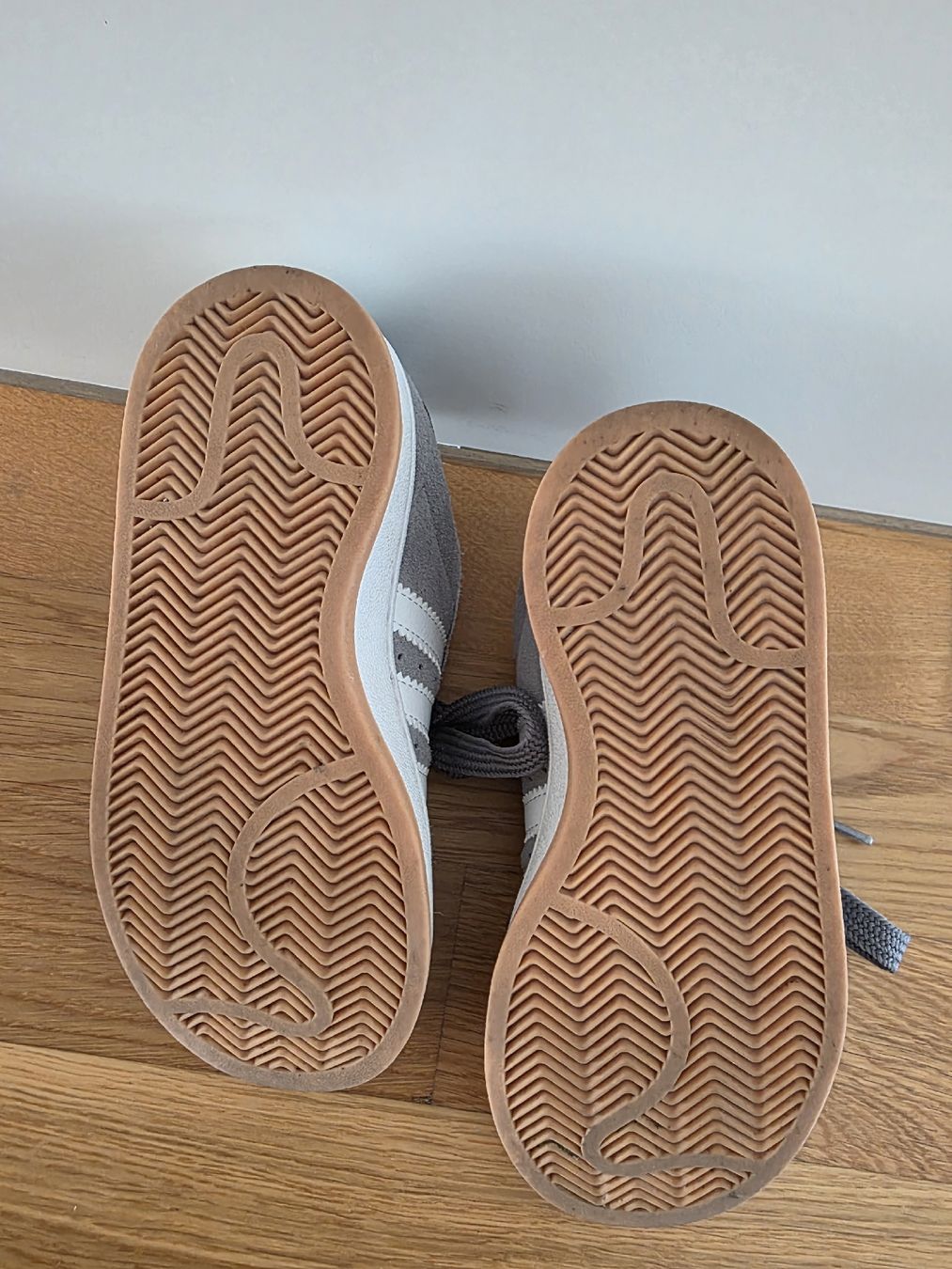 Scarpe per ragazzi: Adidas Campus Grösse 32, – Nuovo (secondo la descrizione) da Wilen b. Wil venduto da I_R 4