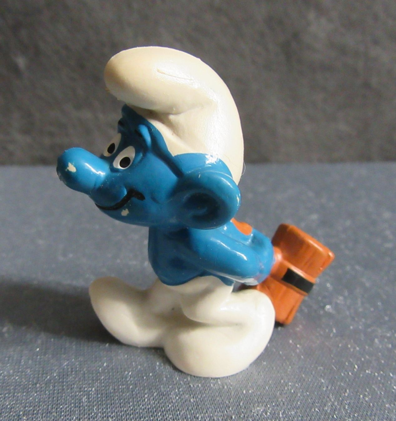 Statuette: Schlumpf - mit Holzhammer - ab CHF 4.00 – Usato da Auenstein venduto da Padabimbim