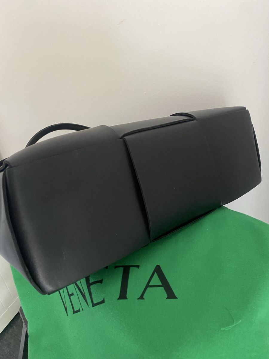 Bottega Veneta Borse: Bottega Veneta medium Arco Tote – Nuovo (secondo la descrizione) da Luzern venduto da rachlaw1 4