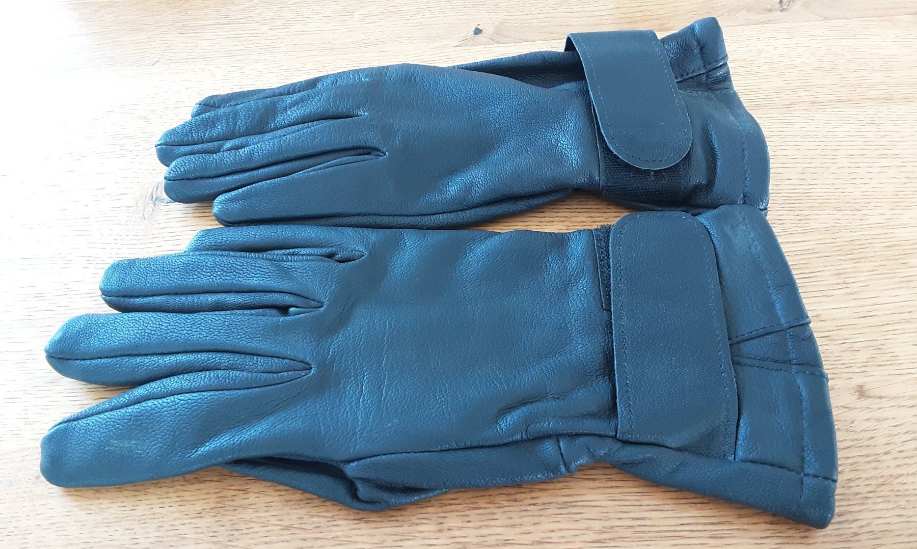 Schweizer Armee Altri accessori da uomo: Militärlederhandschuhe L 95 tego – Usato da Stans venduto da Kaelti