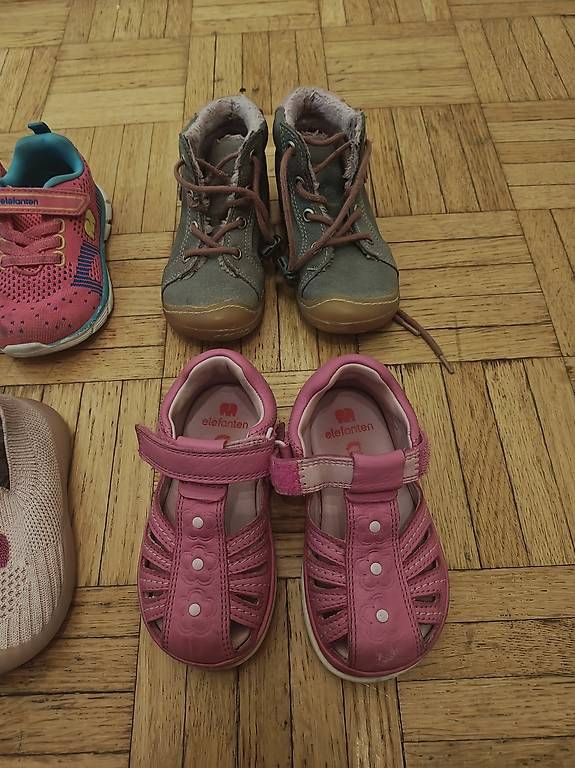 Scarpe per ragazze: Kinder Mädchen Schuhe Gr 21 und 22 – Usato da Zürich venduto da ste_hv76 1