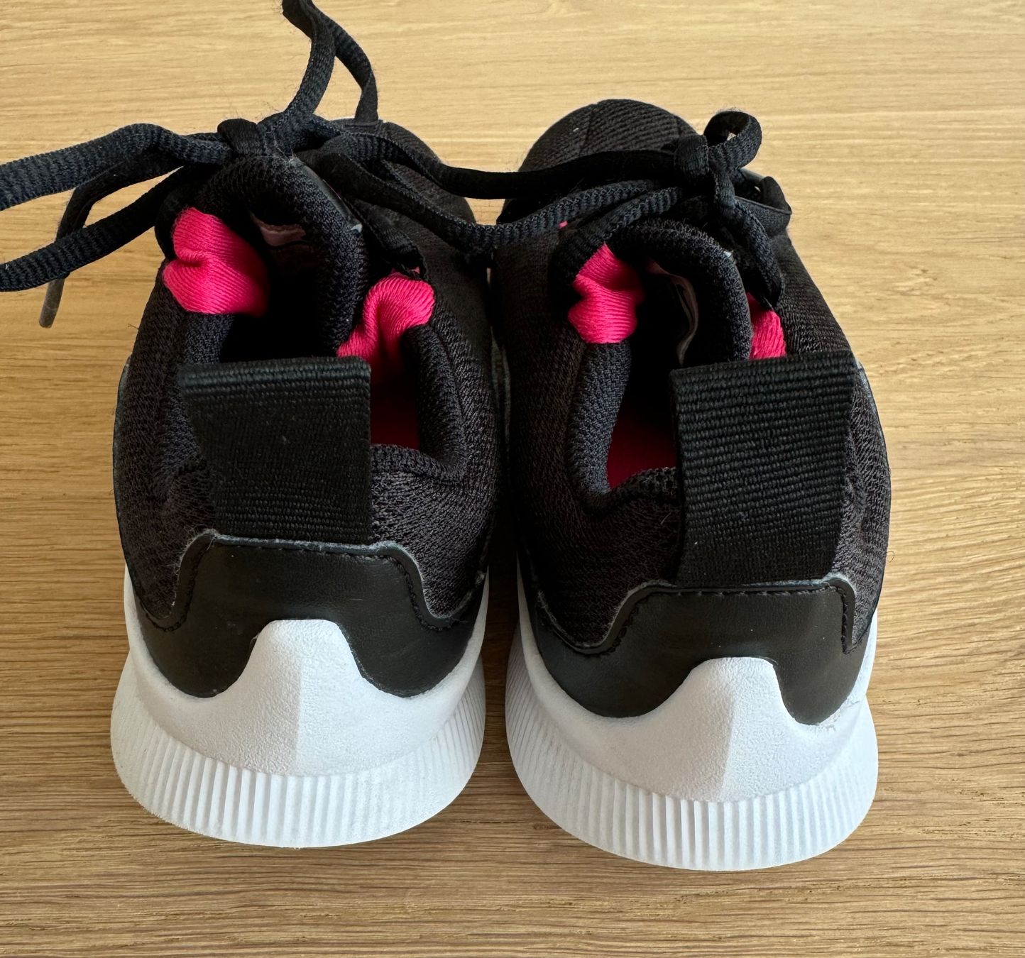 Nike Scarpe per ragazze: Nike Turnschuh, Grösse 31 – Usato da Bachenbülach venduto da Elcomaster 3