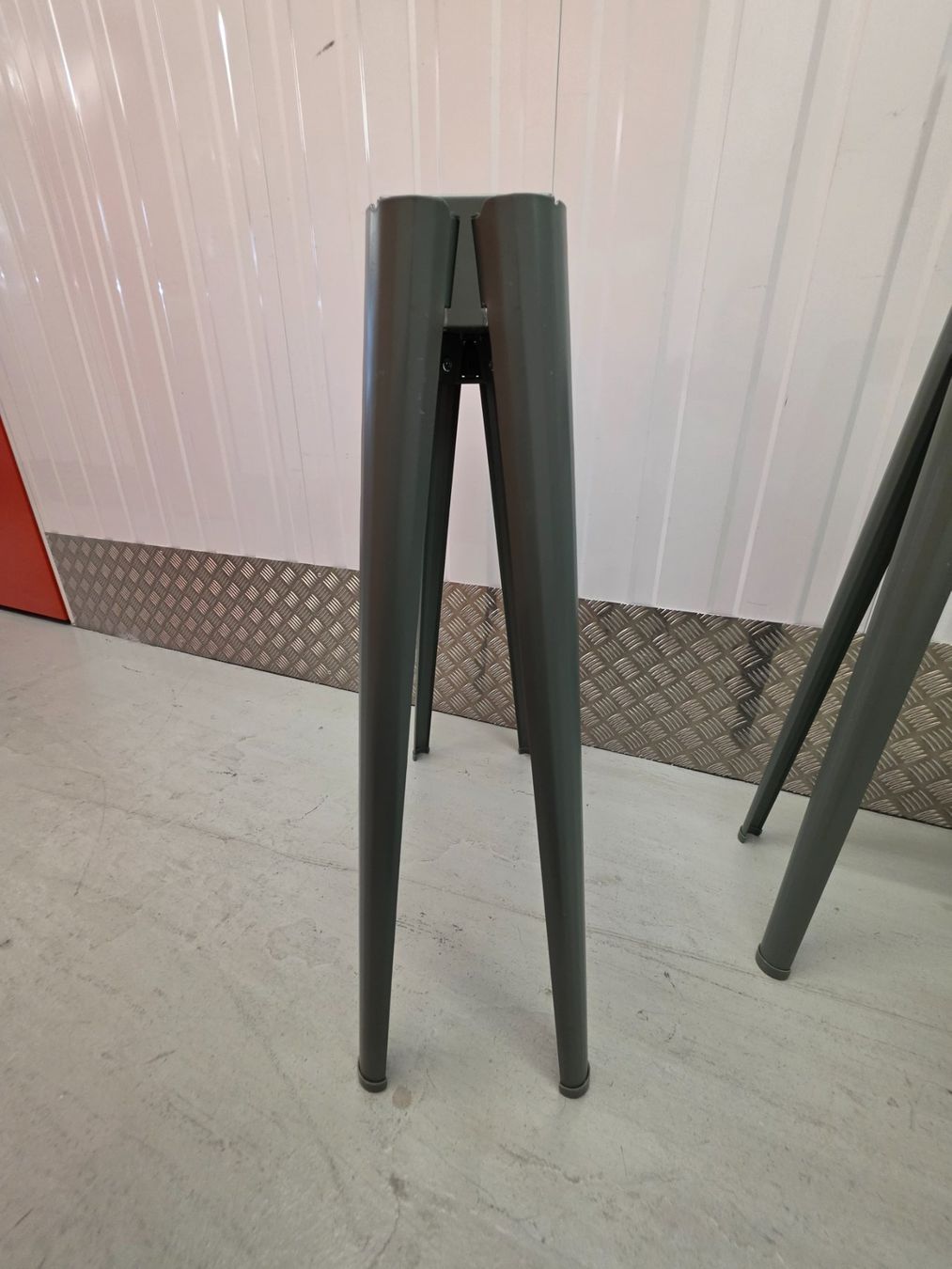 Ikea Altri mobili: IKEA Närspel Tischbeine – Usato da Bern venduto da nic_k9sl 1