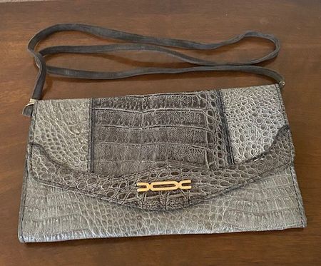 Clutch grau Krokomuster Umhängetasche Ausgehtasche