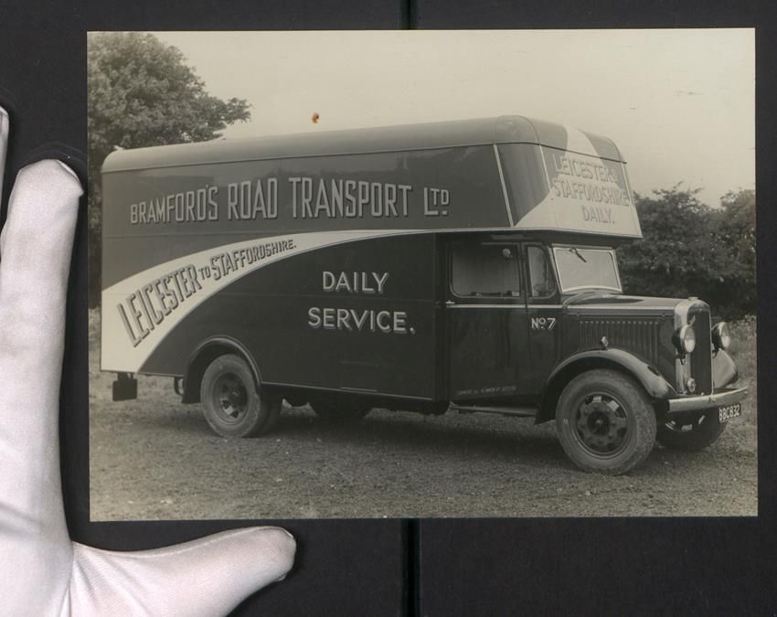 Fotografie & Manifesti: Fotografie Lastwagen Morris mit Hamshaw  – Usato da Berlin venduto da bartko-reher