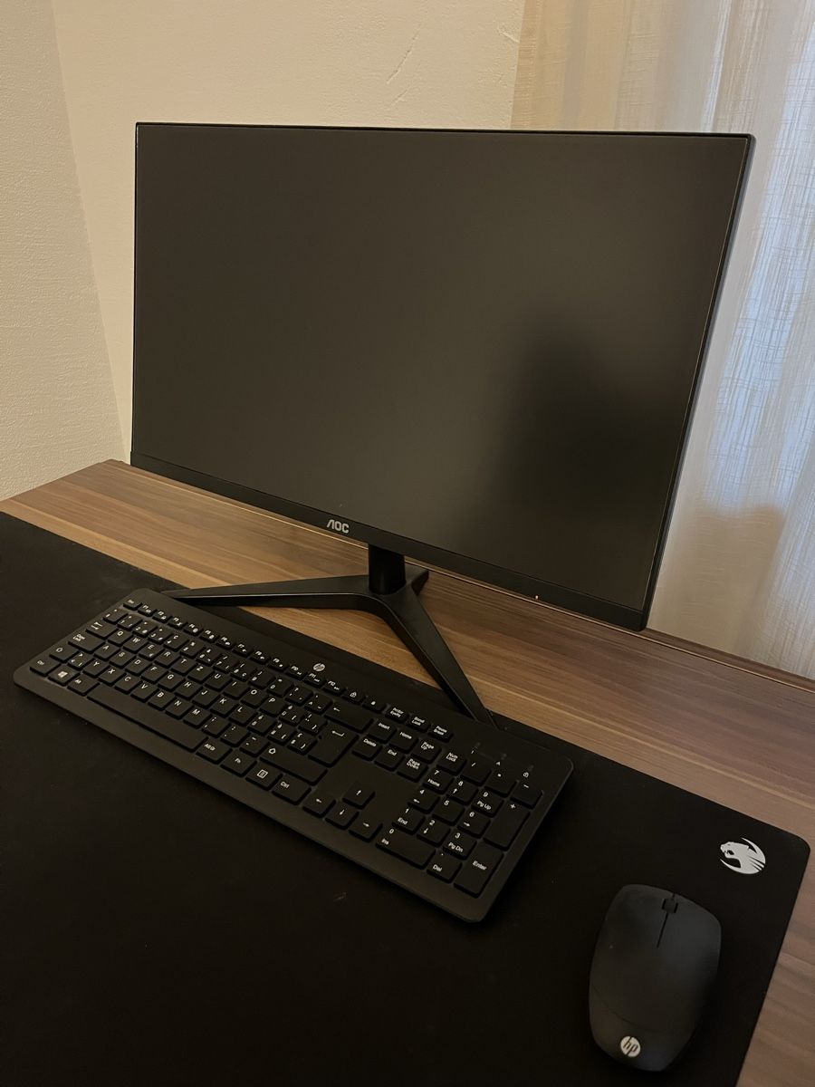 AOC Monitor: Monitor, Tastatur, Mousepad und Maus – Usato da Domat/Ems venduto da nad_sp203