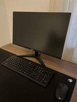 Monitor, Tastatur, Mousepad und Maus