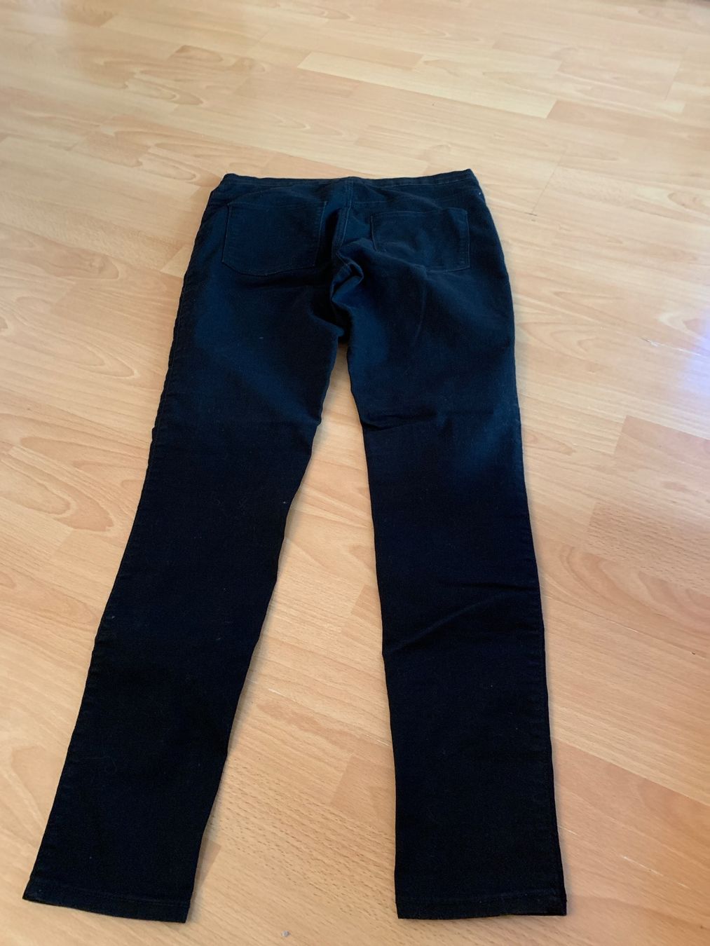 H&M Pantaloni: Pantalon legging noir H&M taille 38 – Usato da MEYRIN venduto da Gwendo10 1
