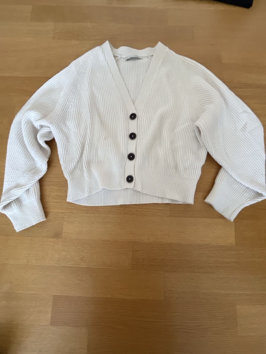 Pull&Bear Maglioni & Felpe: Pull&Bear Strickjacke weiss Grösse M neuwertig – Usato da Rüschlikon venduto da Simoneh76