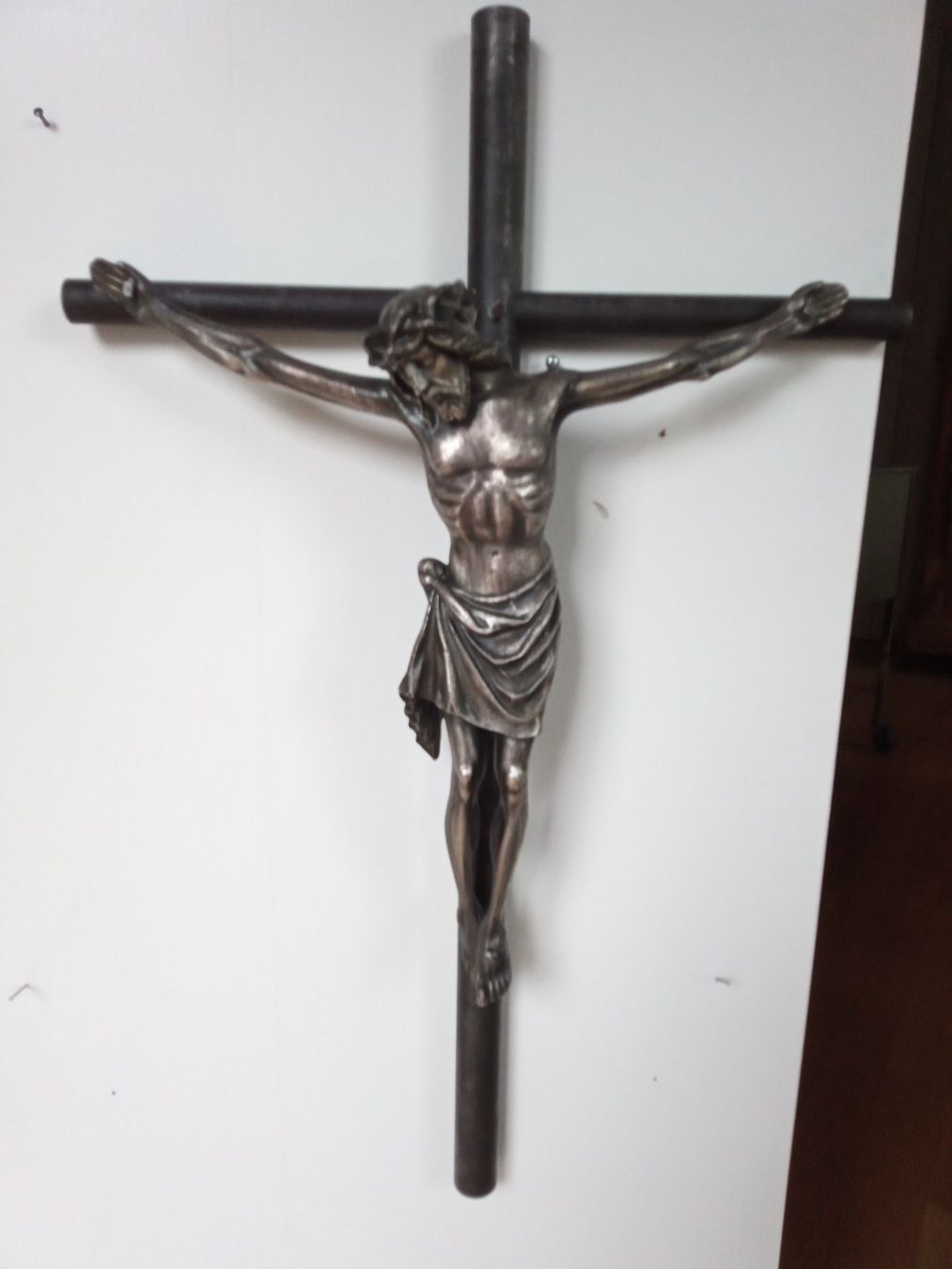 Statuette: Schweres Eisen Kruzifix – Usato da Zürich venduto da edi_c2m6 6