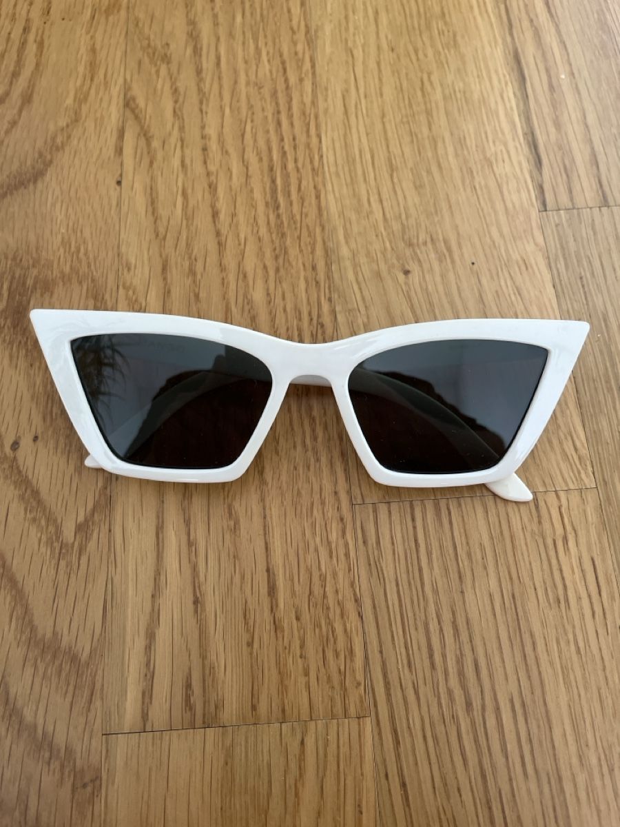 Mango Occhiali & Lenti: Stylish Mango White Frame Sunglasses — Summer Ready! – Usato da Luzern venduto da worn_by_Ana