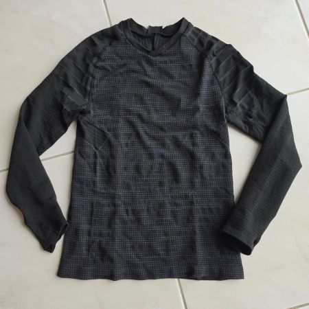 Tolles Seamless Langarm Thermo-Fussballunterziehshirt Gr.151