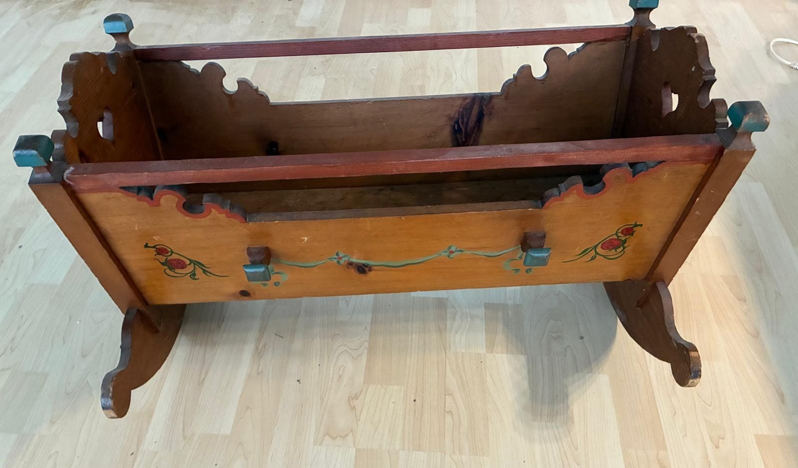Articoli in legno: ALTE BAUERNWIEGE AUS HOLZ – Usato da Engelberg venduto da Childers 1