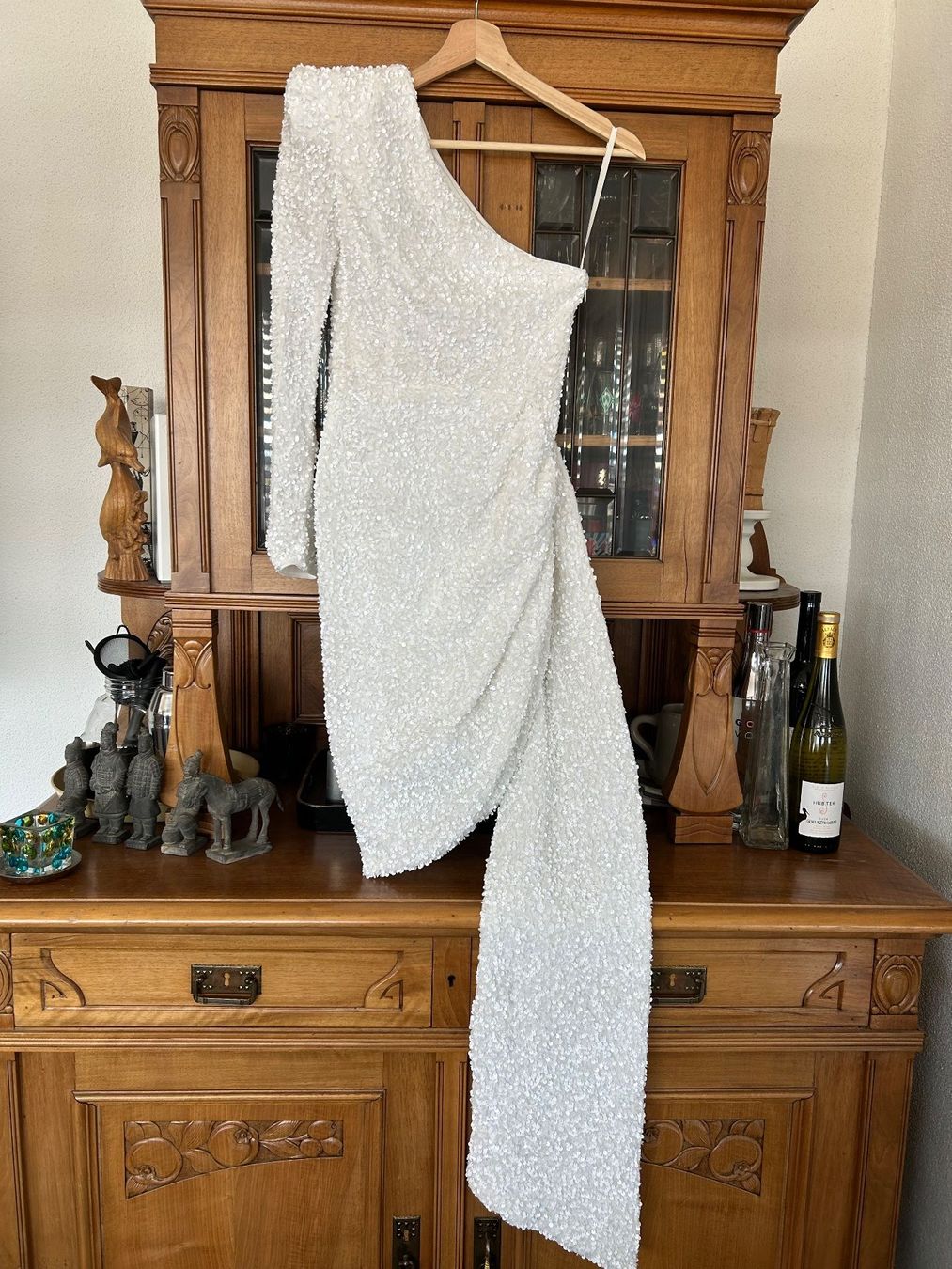 Robes: Pailetten Kleid mit Schleppe – Neuf (Voir description) à Frauenfeld par isa_9cy7