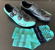 Custom LAKE CX402 Carbon Rennradschuhe mit passenden Socken