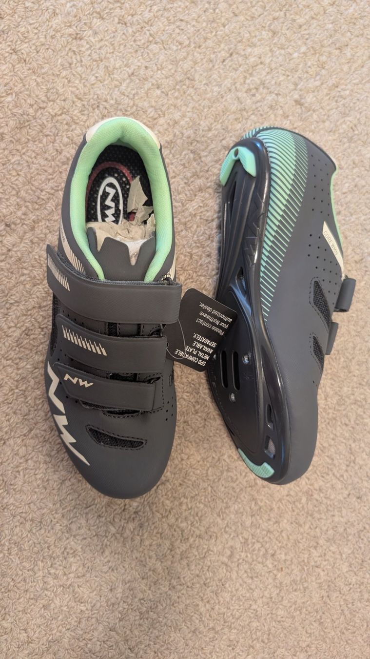 Scarpe da donna: Rennvelo Schuhe Gr. 39 – Nuovo (secondo la descrizione) da St Gallen venduto da Kim.Wyss 1