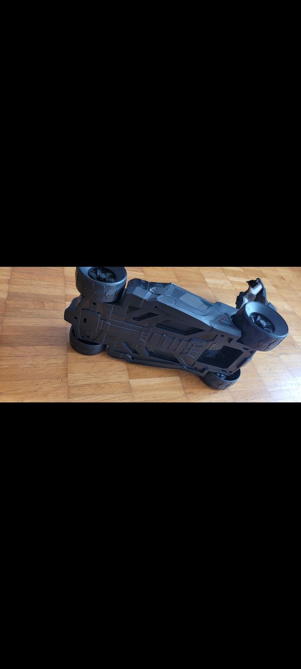 Statuette: Batman Figur mit Batmobil, neuwertig – Nuovo (secondo la descrizione) da Emmenbrücke venduto da gatasalvache 4