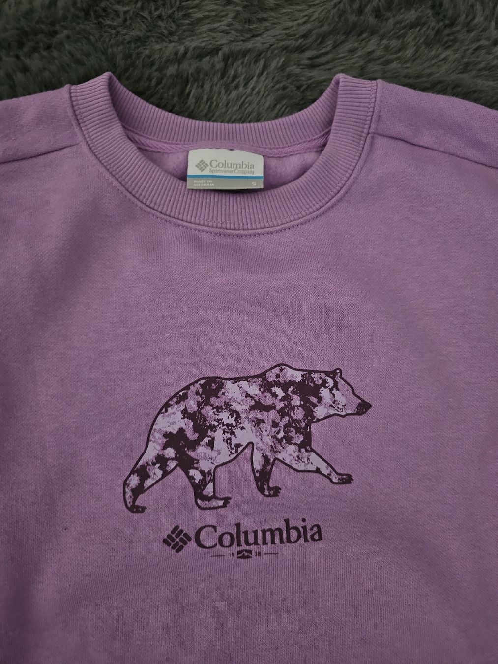 Columbia Maglioni & Felpe: Pull Columbia avec imprimé ours, violet, taille S. – Nuovo (secondo la descrizione) da Genève venduto da Andra_irm 1