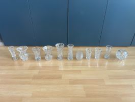 11 diverse Kristallvasen
