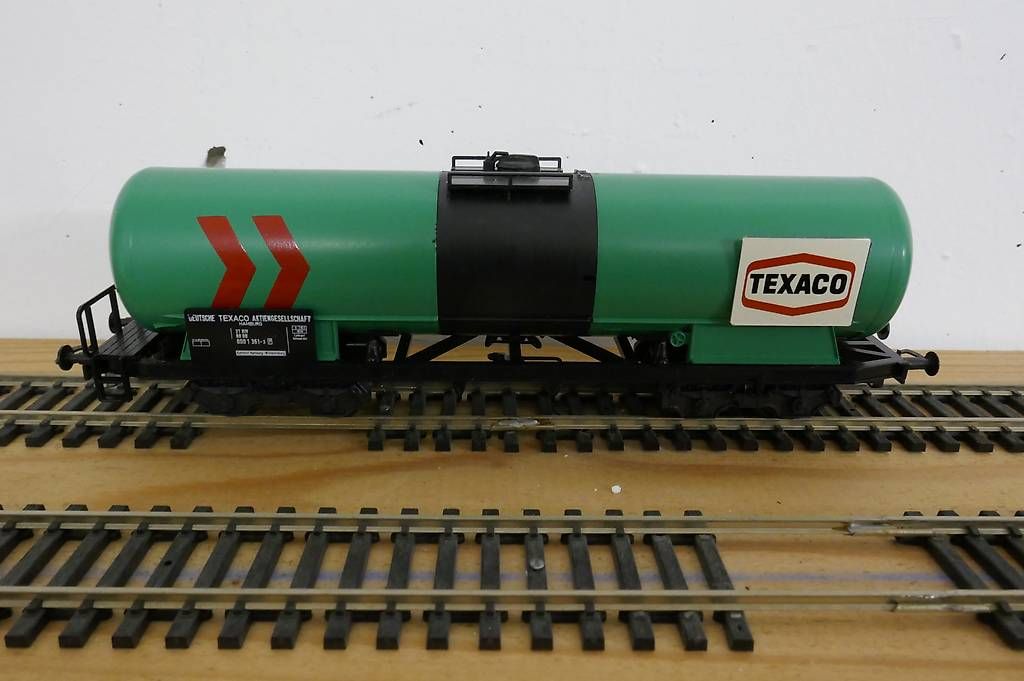 Modellini di ferrovie: Kompl. Tankwagenzug mit Lok HO / DC – Usato da Suhr venduto da Widmi51 1