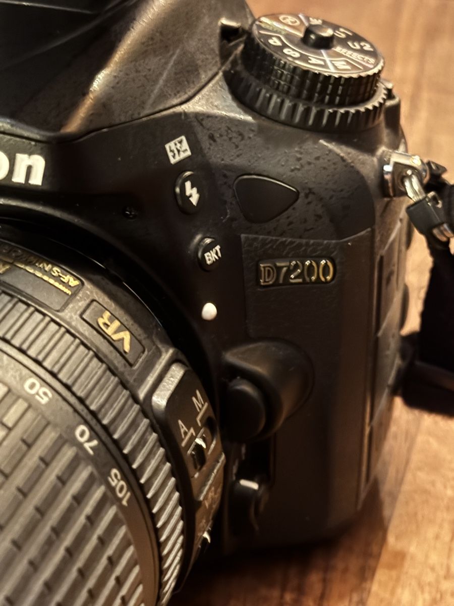 Nikon Fotocamera: Nikon D7200 mit Speedlight SB-800 und Objektiv – Usato da Baar venduto da Freethy 1