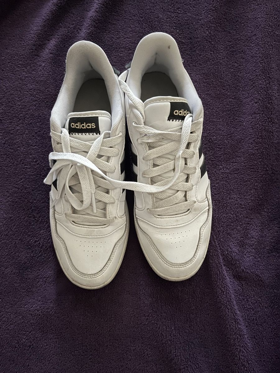 Adidas Chaussures femmes: Adidas Schuh Größe 40 – D'occasion à Adliswil par rossoelmare