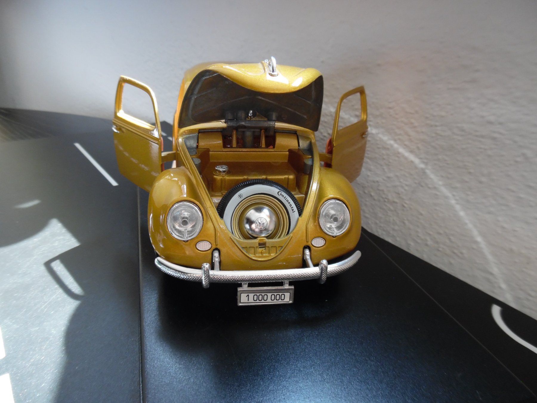 Volkswagen Modellautos: VW Käfer 1.000.000 ste Gold Beetle 1955 Metall 1;18 – Gebraucht aus Steinach von suzzi11 5