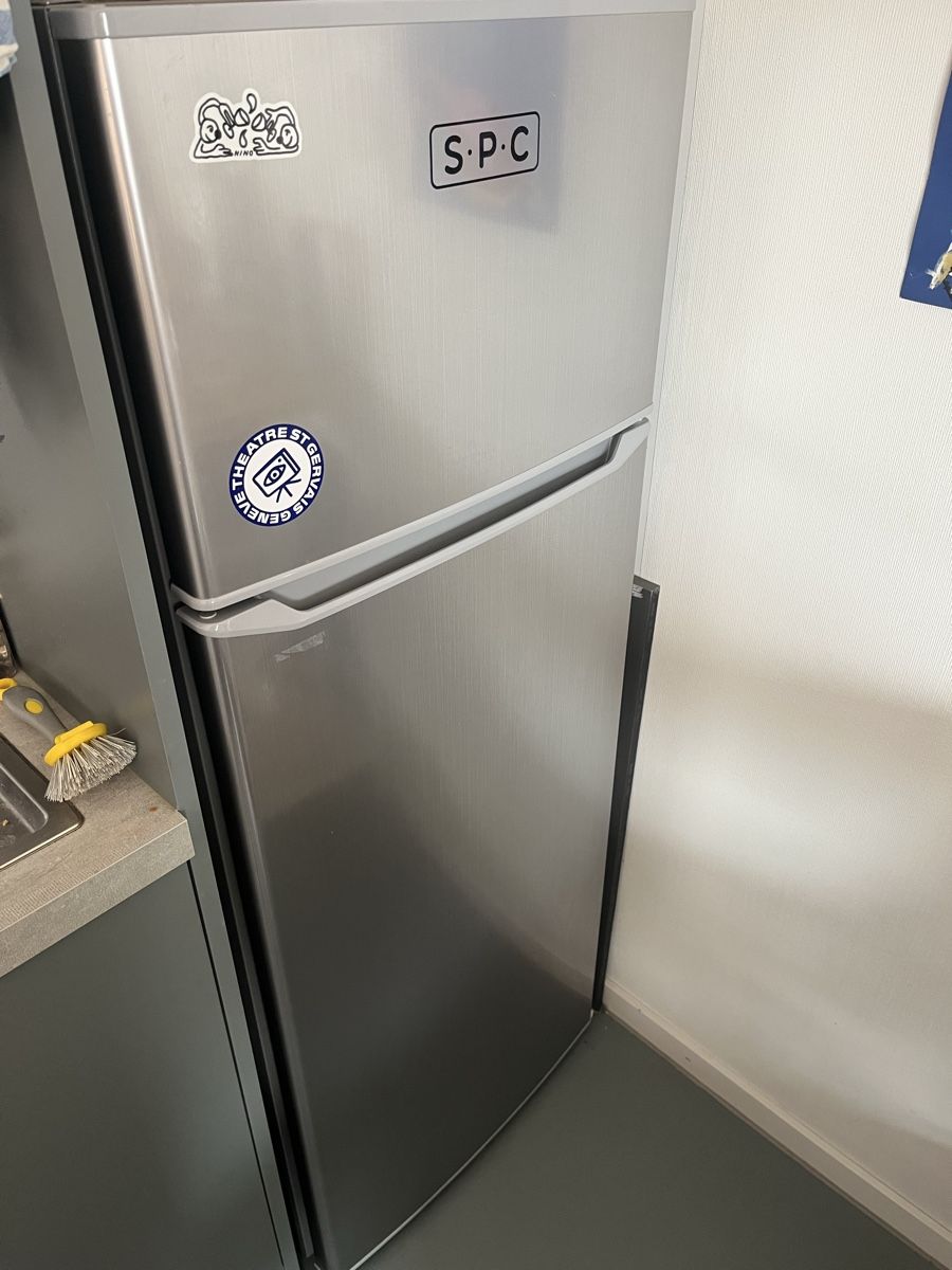 SPC Frigoriferi: Frigo+ congélateur S.P.C Gris  – Usato da Genève venduto da lsevade01