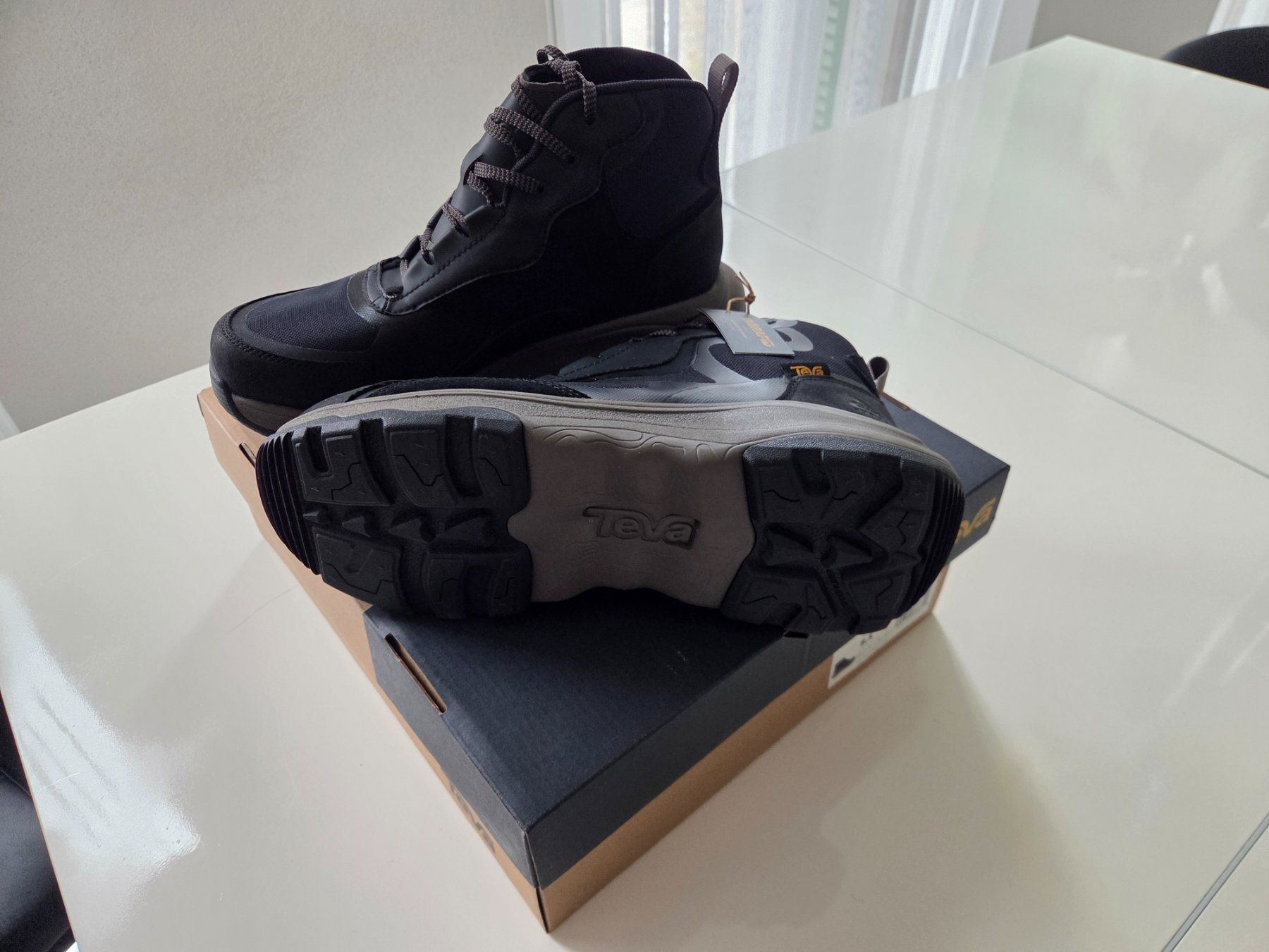 Teva Herrenschuhe: Teva Wanderschuhe schwarz - Grösse 41.5 - Neu – Neu und originalverpackt aus Wallisellen von LaszloCH 2