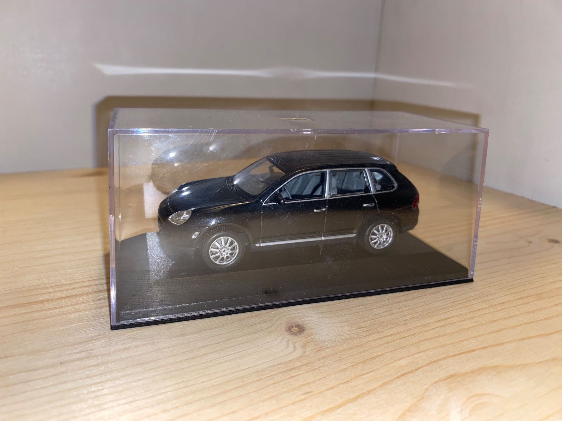 Porsche Modellautos: Porsche Cayenne 1/43 Minichamps – Gebraucht aus Wohlen AG von PrivatSammlung 4