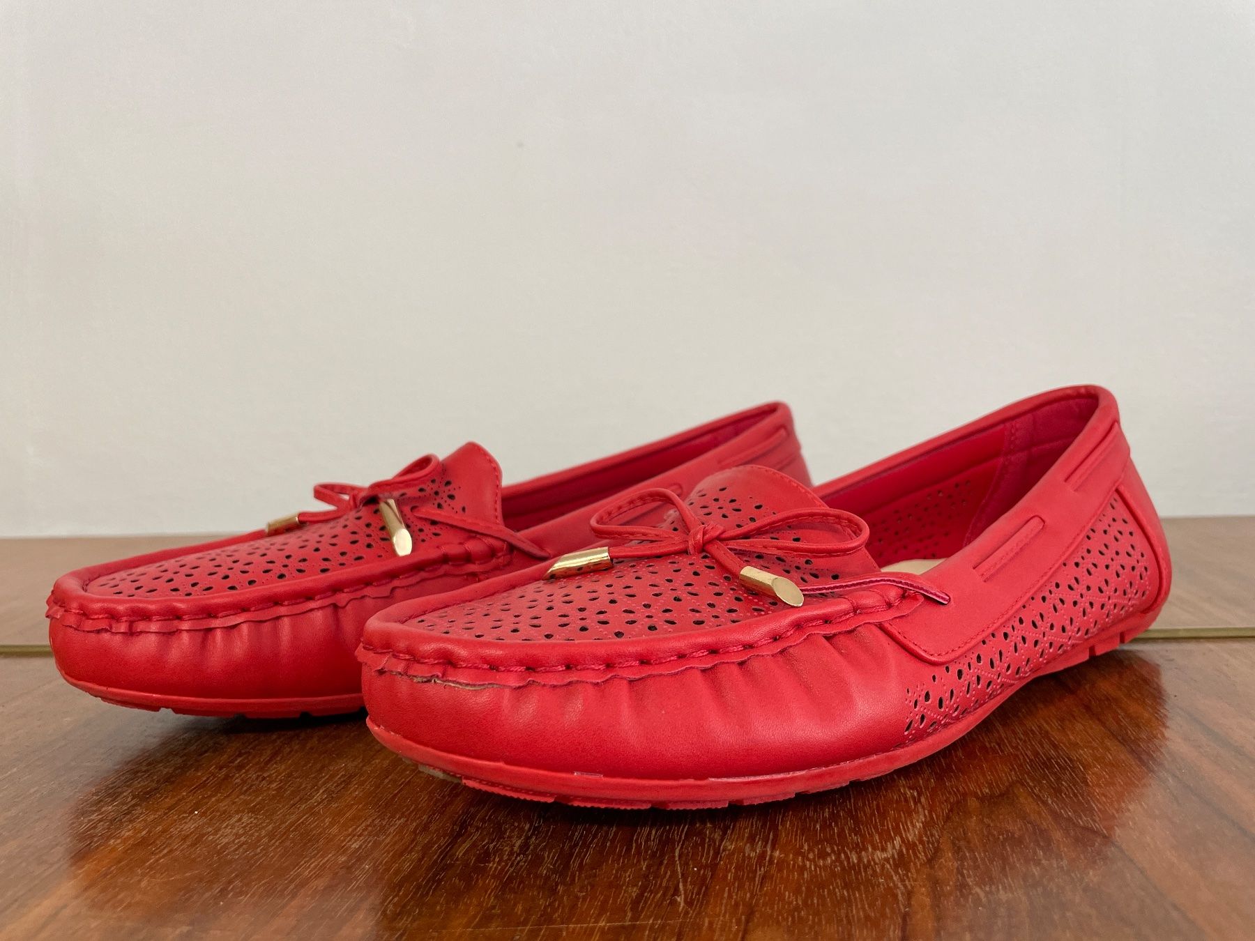 Damenschuhe: Rote JOIA Mokassins / Loafer Gr. 40 – Gebraucht aus Frasnacht von GracyStore