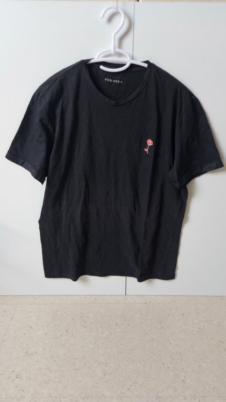 T-shirt: T-Shirt schwarz – Usato da Münchenbuchsee venduto da Yothu