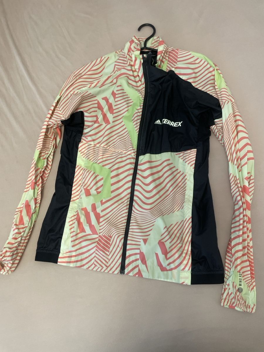 Adidas Jacken: Adidas Terrex Windjacke – Gebraucht aus Laufen von jes_ll2f