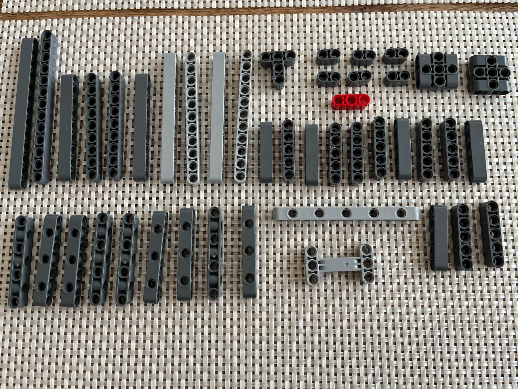 Lego Spielzeuge: Lego Technik graue runde Lochbalken 42160 – Gebraucht aus Buochs von Techtelmechtel
