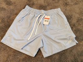 Neue Nike Sportshorts, hellblau, Grösse L, ungetragen