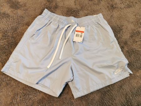 Neue Nike Sportshorts, hellblau, Grösse L, ungetragen