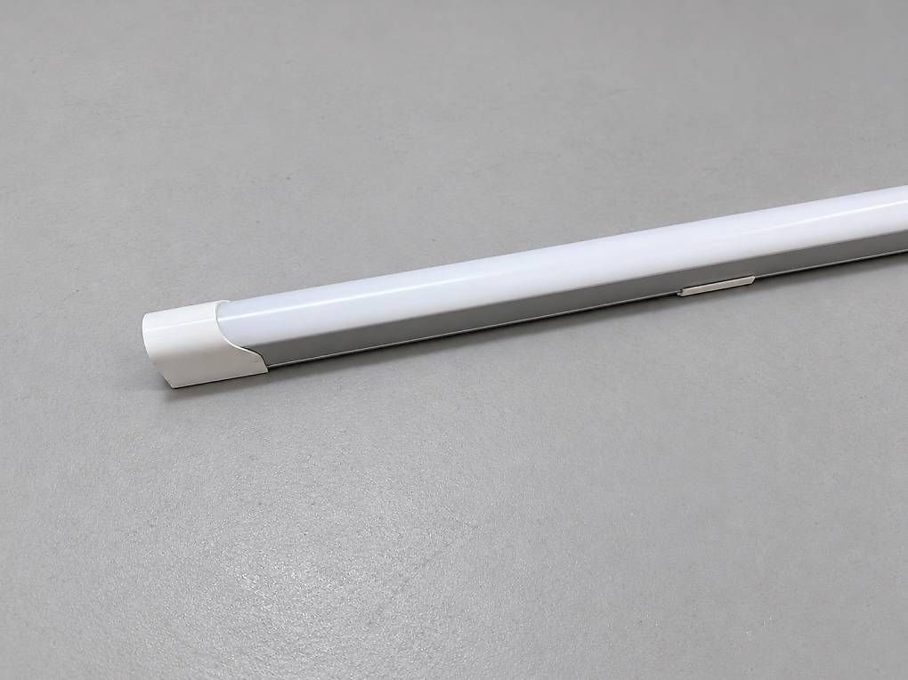 Lampadari & plafoniere: LEDVANCE LED-Lichtleiste 153 cm  24 W, neutralweiss – Usato da Küsnacht ZH venduto da mar_5cfn
