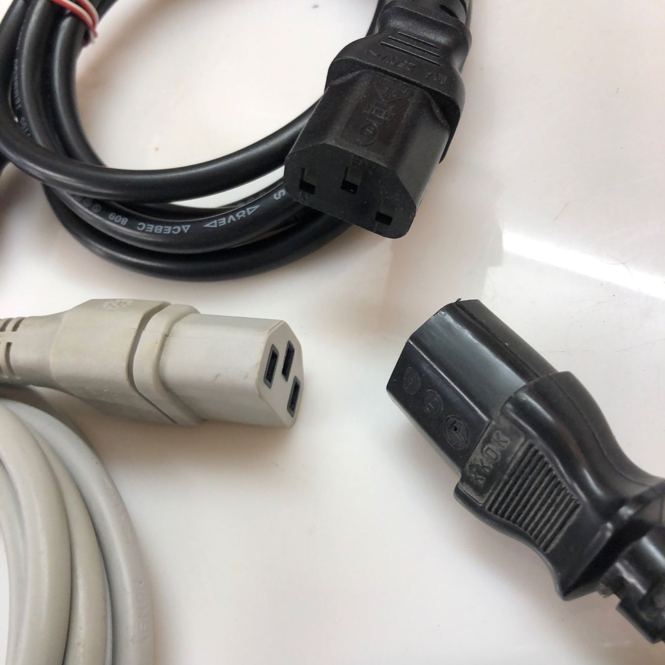 Cavi: Euro-Netzkabel, Apparatekabel, Netzanschlusskabel – Usato da Neerach venduto da Arbimus 3