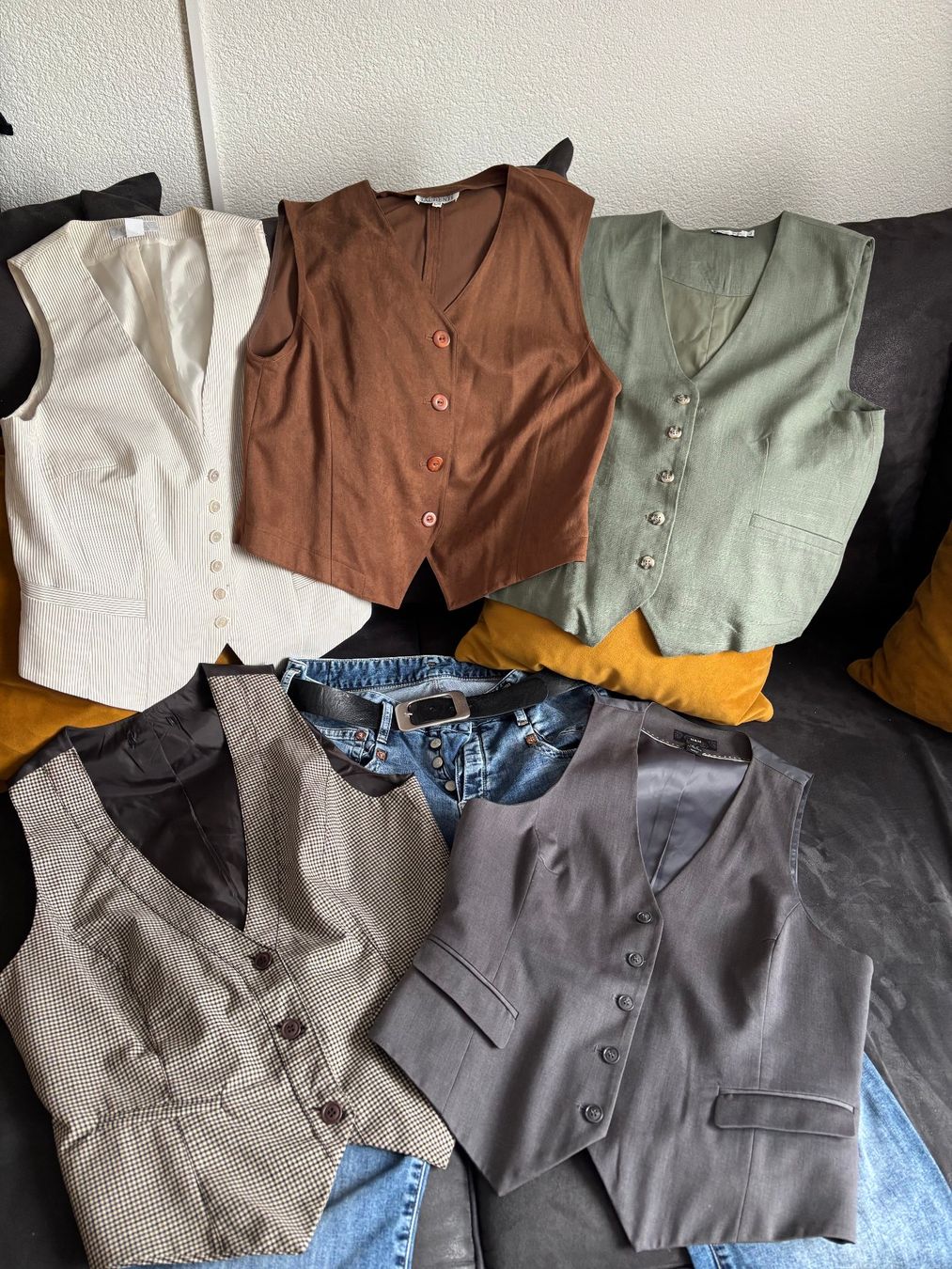 Lotti di vestiti: GILETS 5 Teile neuwertig – Nuovo (secondo la descrizione) da Merishausen venduto da yourdream