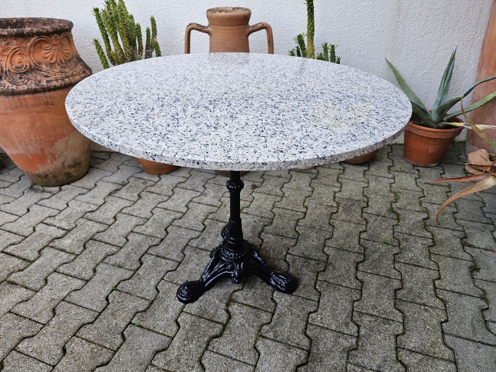 Tavoli: Granittisch Gartentisch Bistrotisch – Usato da Villnachern venduto da hasta08 4