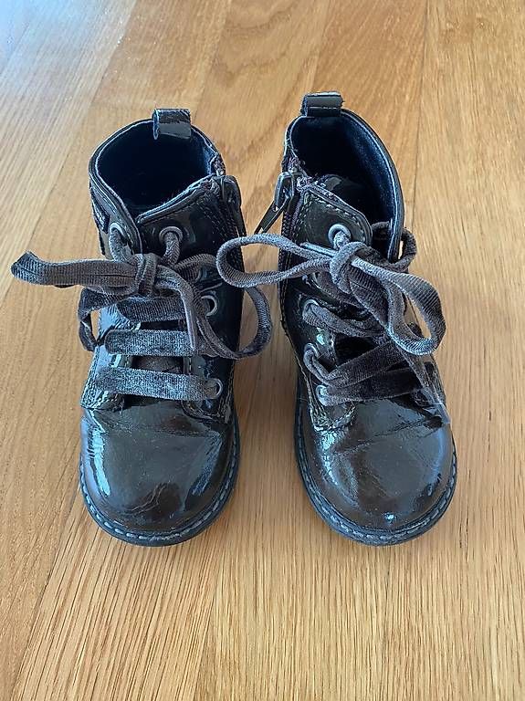 Chaussures filles: Winterstiefel Mädchen Gr. 22 – D'occasion à Seuzach par Eve87 1