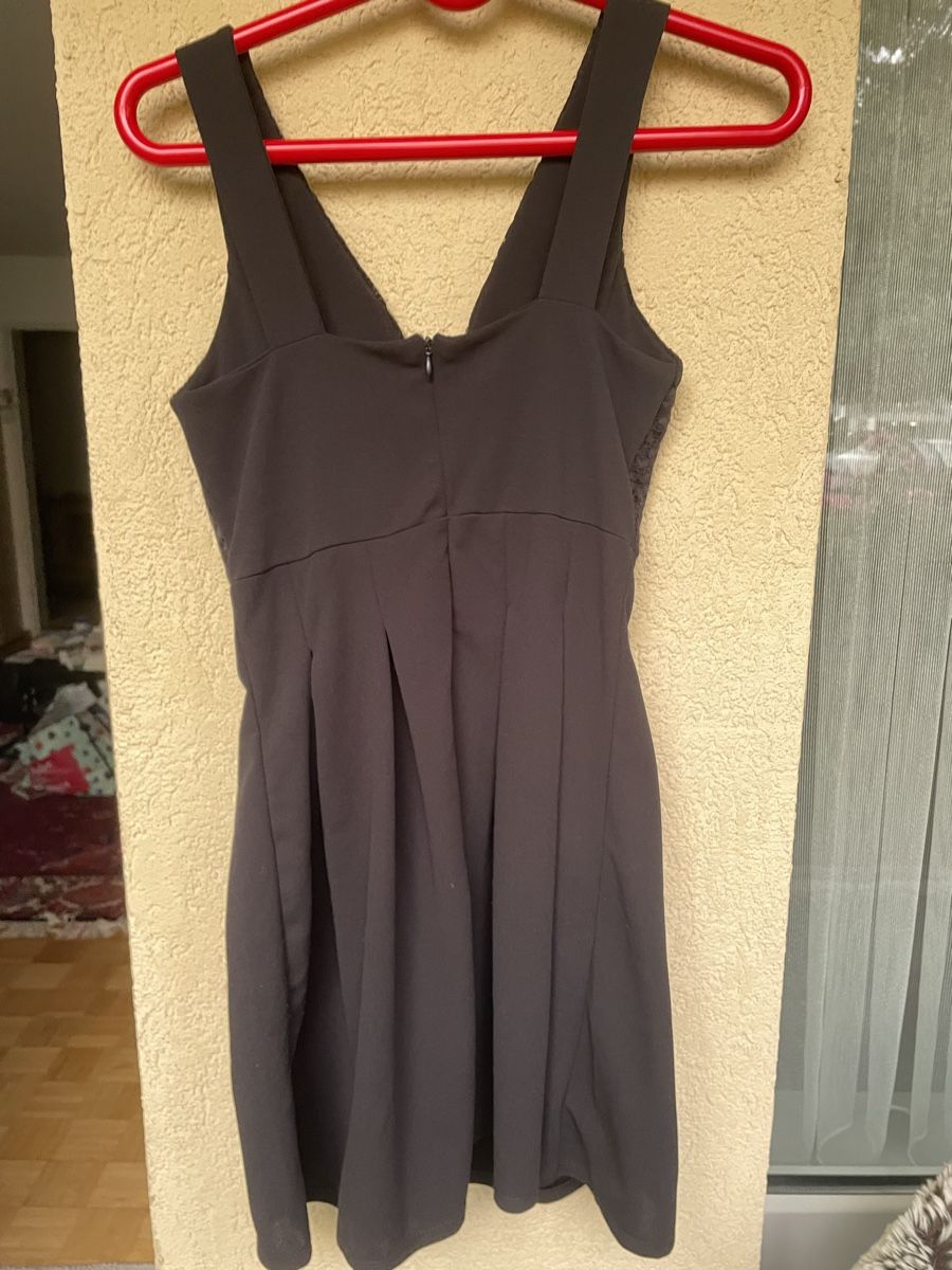 Kleider: Elegantes schwarzes Kleid mit Spitzenoberteil Gr. S – Gebraucht aus Au/ZH von markthallerapperswil 2