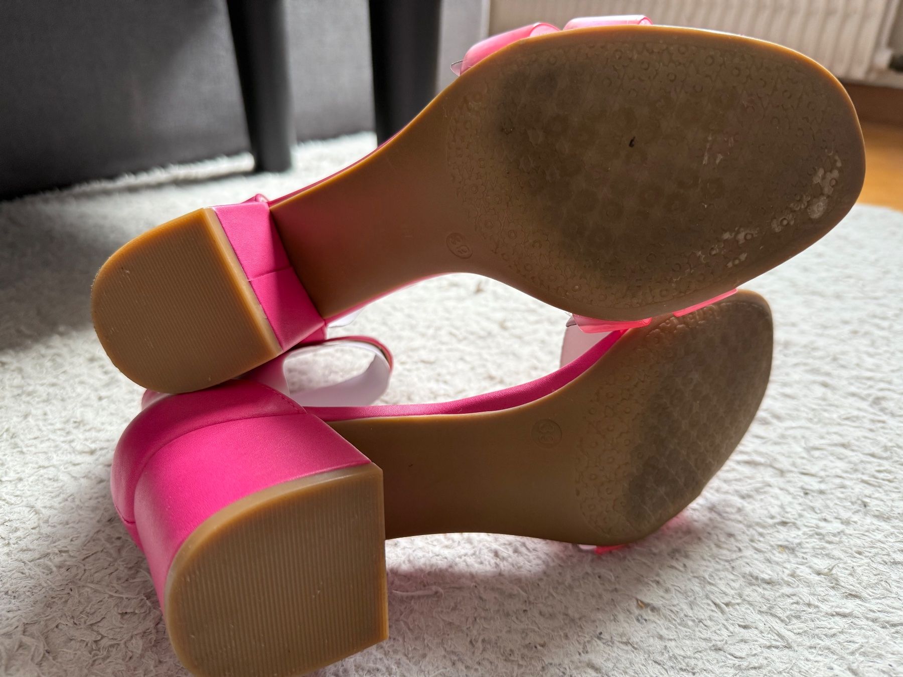 Scarpe da donna: Damen Sandalette Catwalk Größe 39 – Usato da Luzern venduto da sarahxtwilight 1