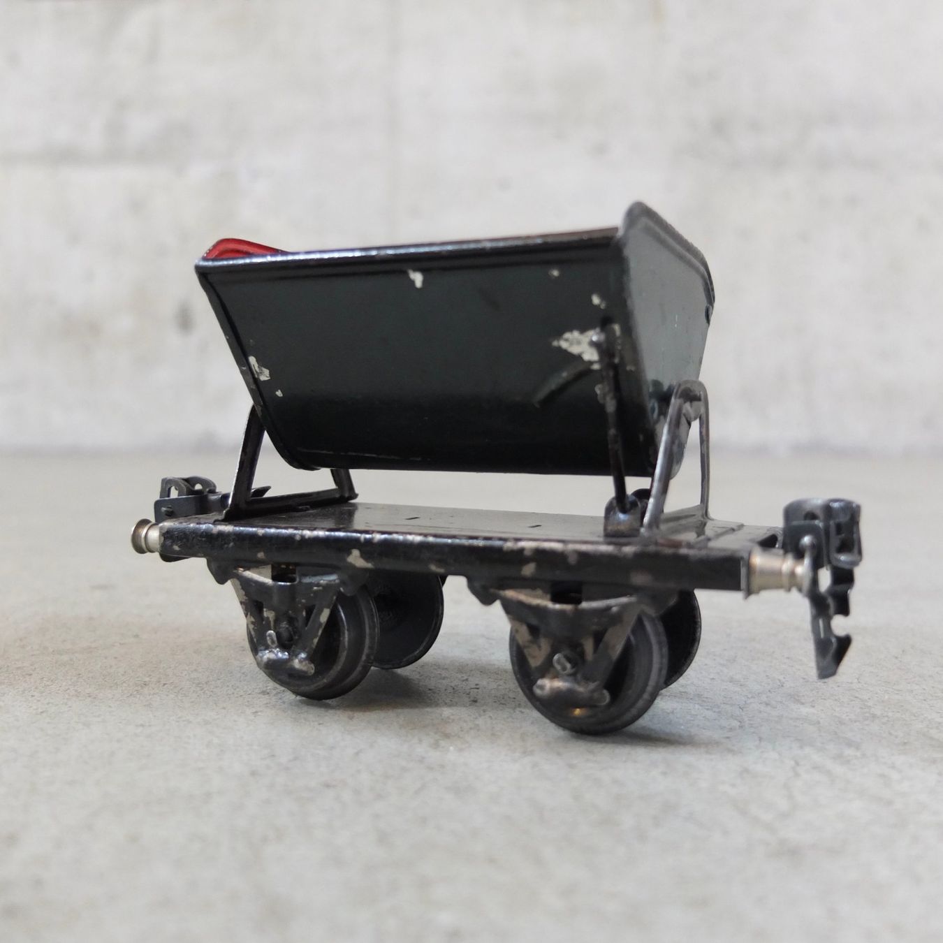 Märklin Modelleisenbahnen: Alte Märklin Kipplore Spur 0, 1935 – Gebraucht aus Basel von  2